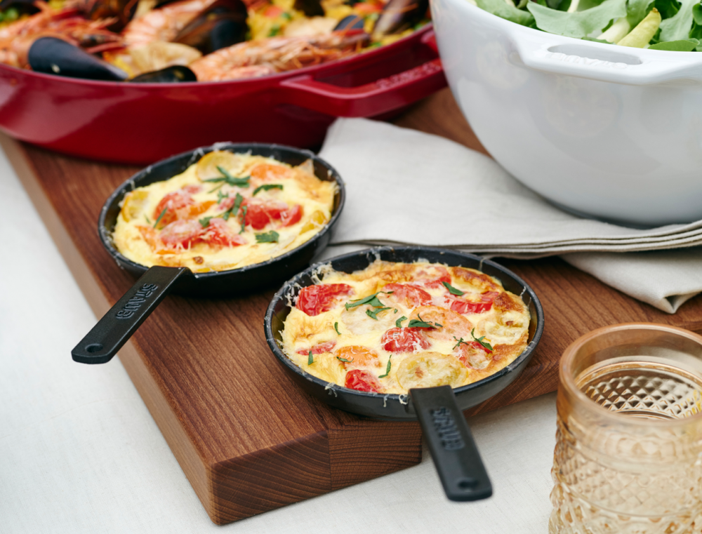 Staub Mini Bratpfanne Aus Gusseisen In Schwarz 2 Staub Mini Bratpfanne Aus Gusseisen In Schwarz – Bild 2