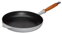 Geschirr boutique en ligne 22 Le Creuset Bratpfanne Aus Gusseisen Mit Holzgriff In Perlgrau