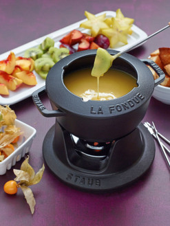 Staub Fondueset Aus Gusseisen In Schwarz -Geschirr boutique en ligne C Users Swanhild AppData Local Temp Temp1 neu 1 l