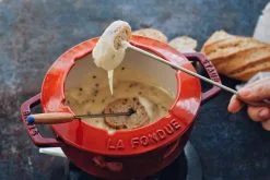 Staub Fondueset Aus Gusseisen In Kirschrot -Geschirr boutique en ligne Staub Fondueset kirschrot Kuemmel Kaesefondue LD1