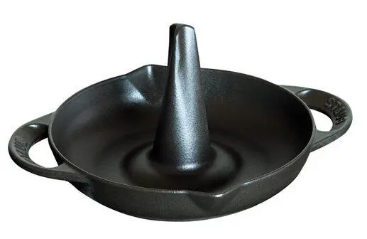Staub Hähnchenbräter Aus Gusseisen In Schwarz 1 Staub Hähnchenbräter Aus Gusseisen In Schwarz
